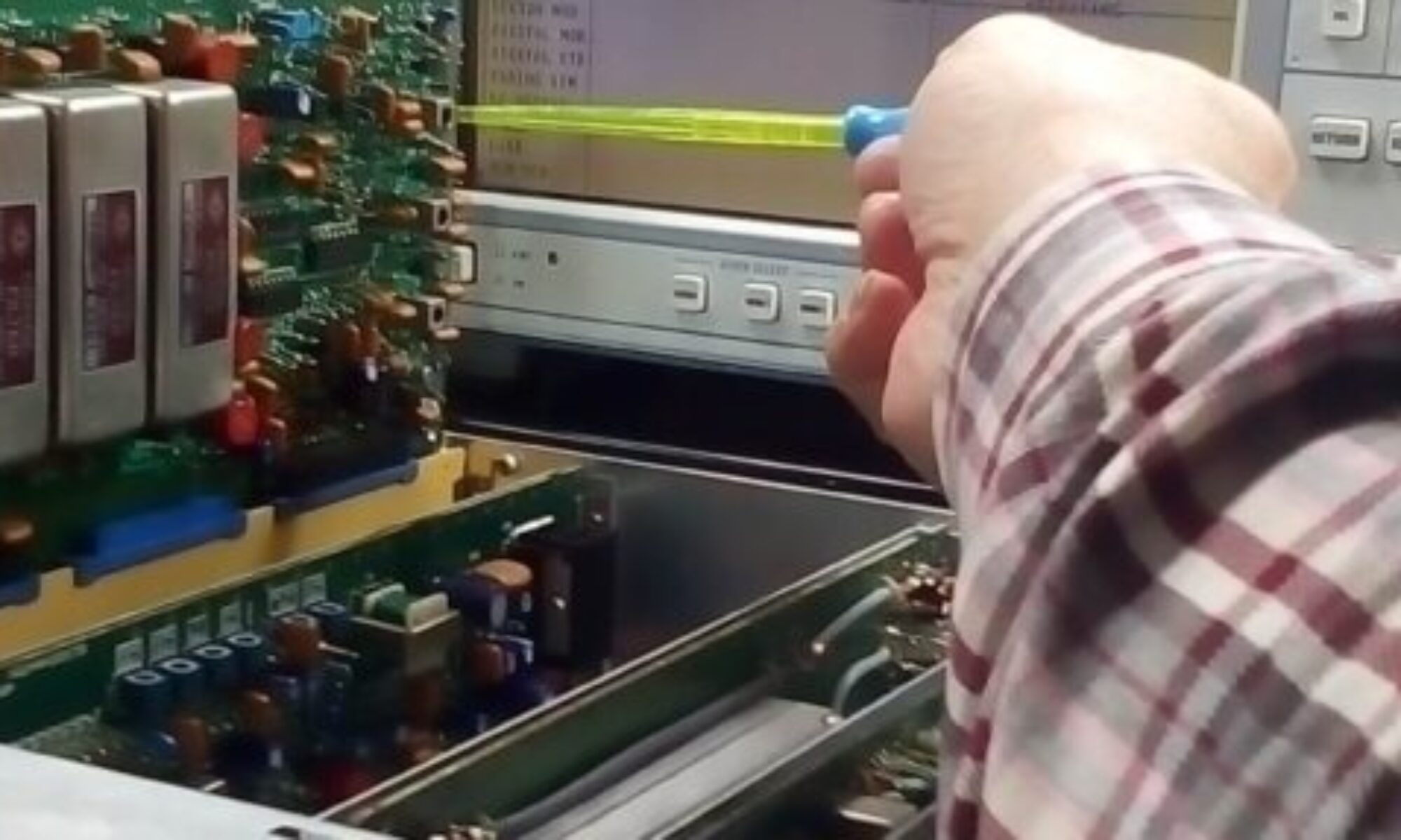 BCLラジオ修理読本 : この1冊であなたのラジオの性能がよみがえる BCLラジオ修理読本 : この1冊であなたのラジオの性能がよみがえる